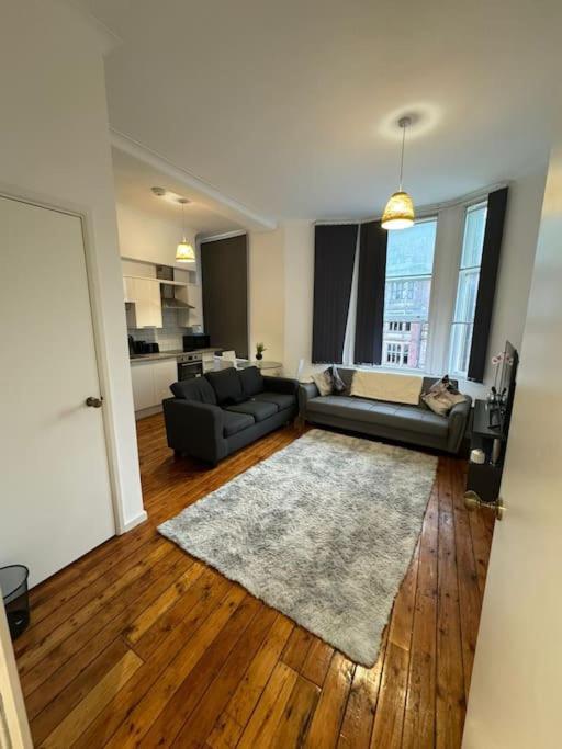 Апартаменты Sleep 6 -Sheffield-George Street Gs202 Экстерьер фото